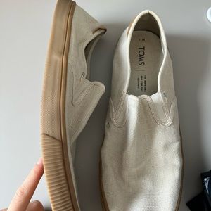 Tom’s off white shoes